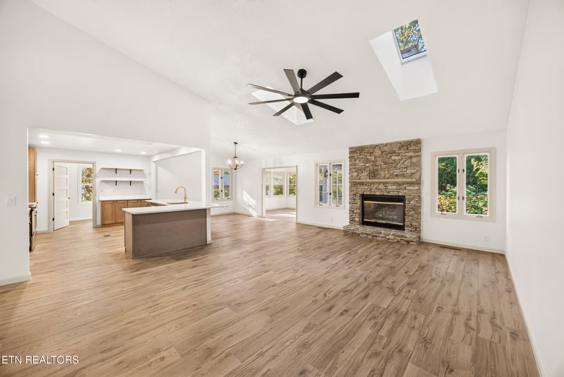 40 Kingsboro Ln, Crossville, TN 38558