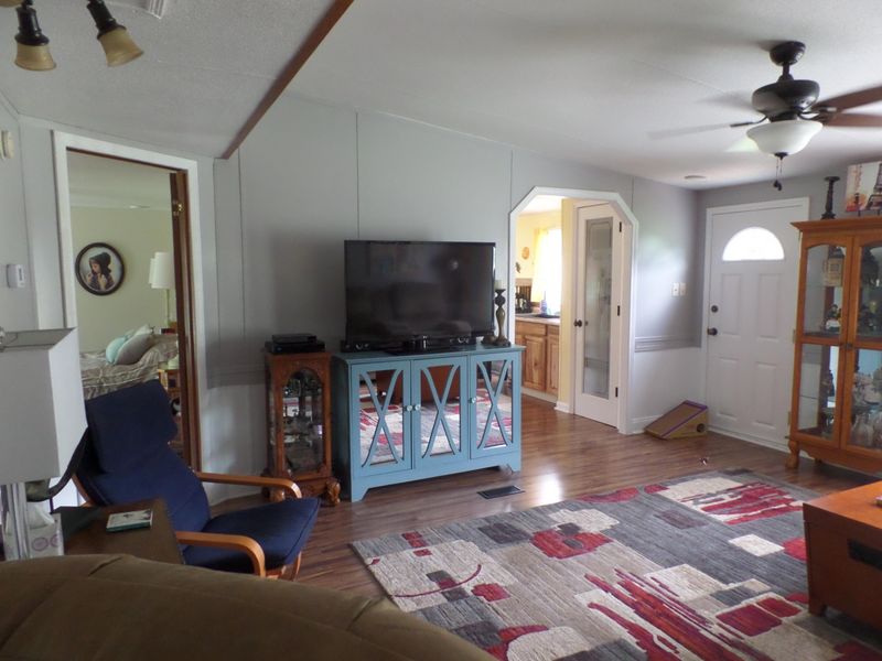 40 Pine Breeze Dr, Monterey, TN 38574