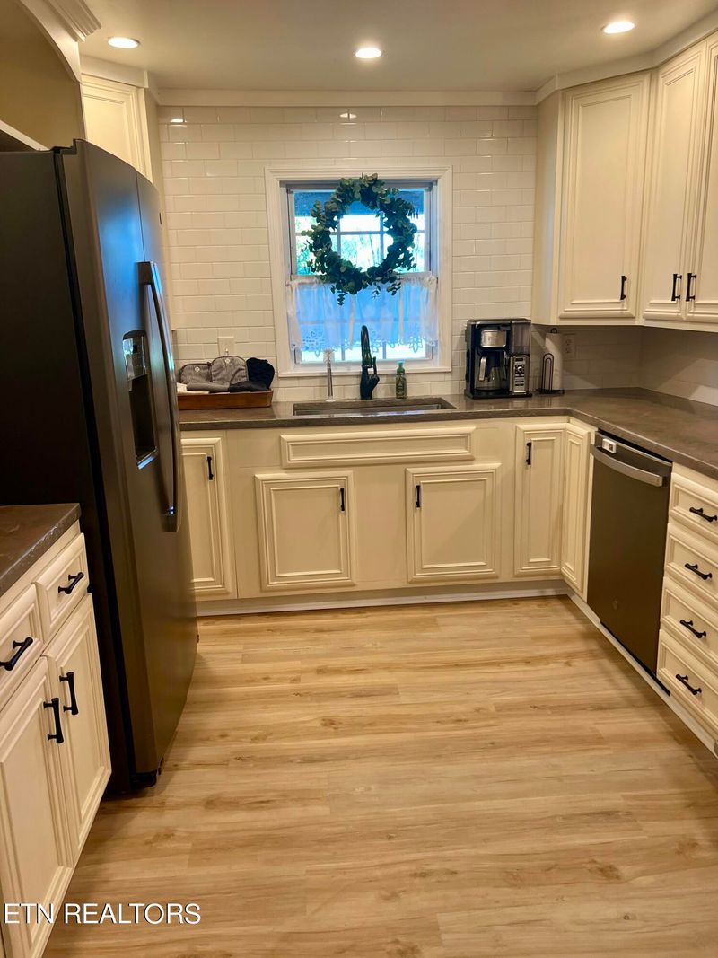 400 Dotson Rd, Greenback, TN 37742