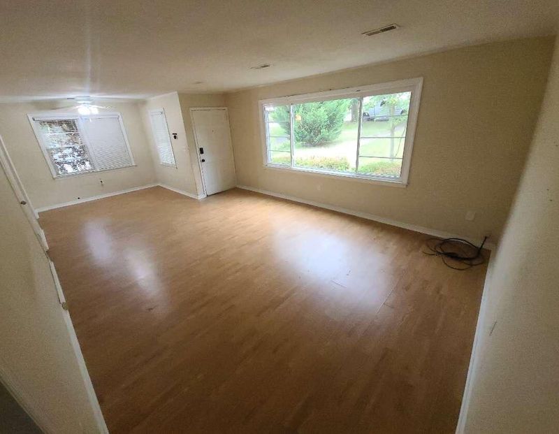 400 E 2nd Ave, Lenoir City, TN 37771