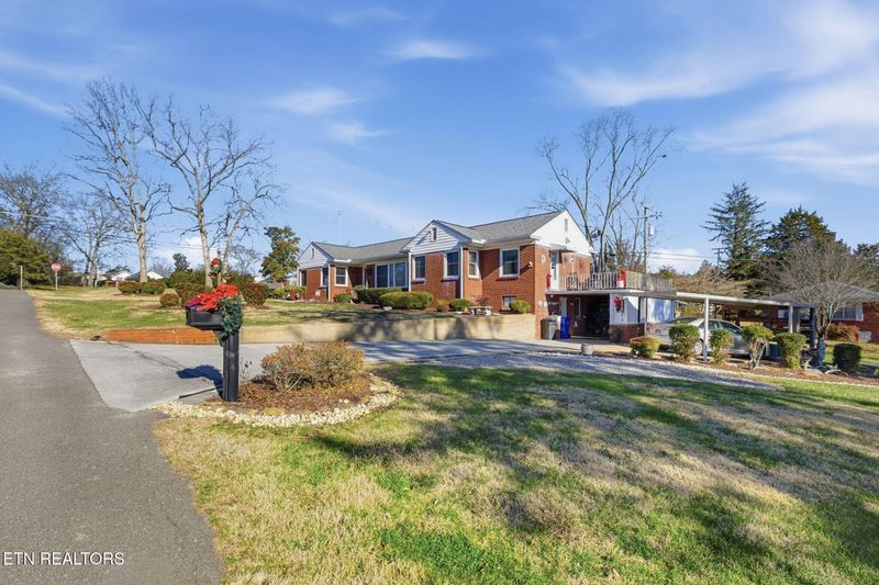 400 Eagle Bend Ln, Clinton, TN 37716