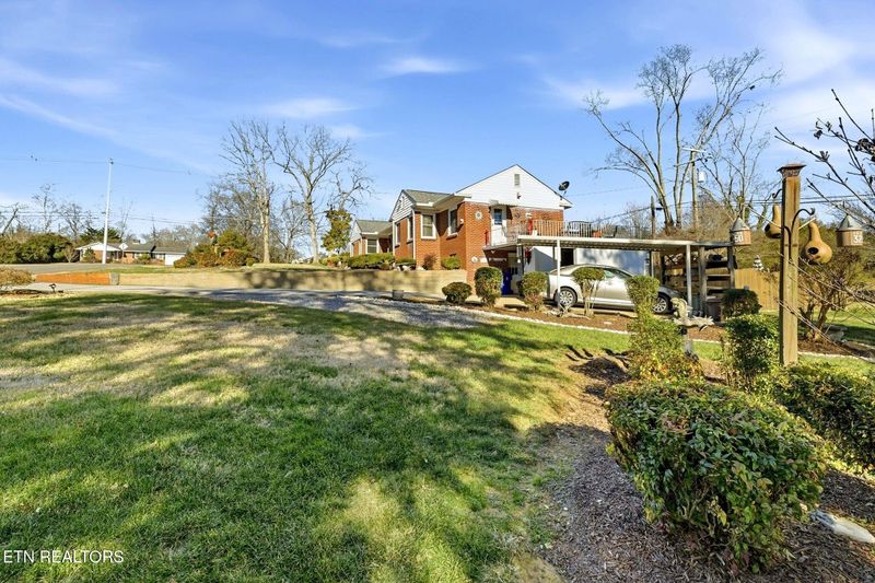 400 Eagle Bend Ln, Clinton, TN 37716