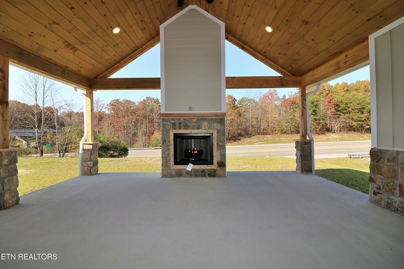 400 Galloway Dr, Helenwood, TN 37755