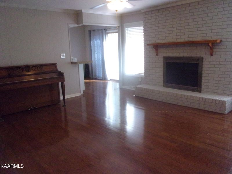 400 Gibbs Ferry Rd, Clinton, TN 37716