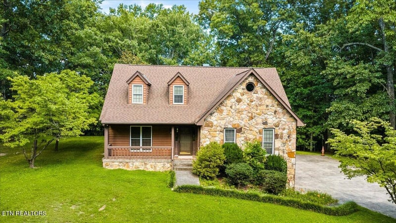 400 Imperial Heights Dr, Lafollette, TN 37766