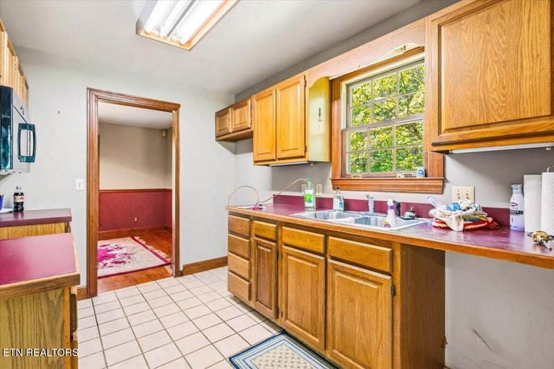 400 Imperial Heights Dr, Lafollette, TN 37766