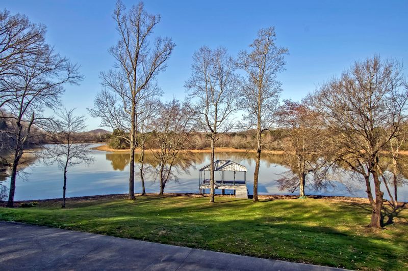 400 Lancer Rd, Harriman, TN 37748