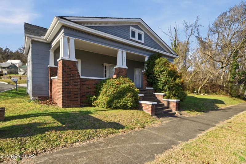 400 N Main St, Clinton, TN 37716