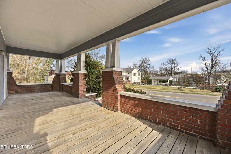 400 N Main St, Clinton, TN 37716
