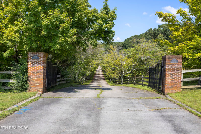 400 Rhonda Ln, Knoxville, TN 37920