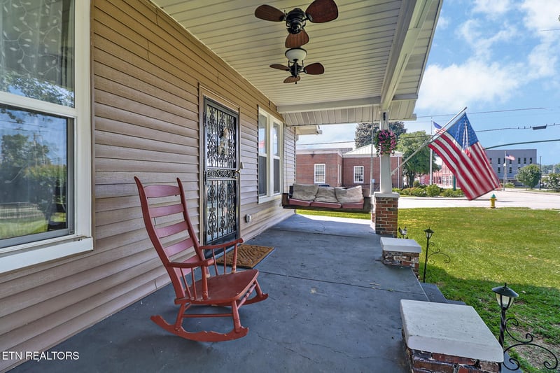 400 W Rockwood St, Rockwood, TN 37854