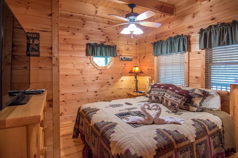 4001 Brook Hollow Ln, Sevierville, TN 37862
