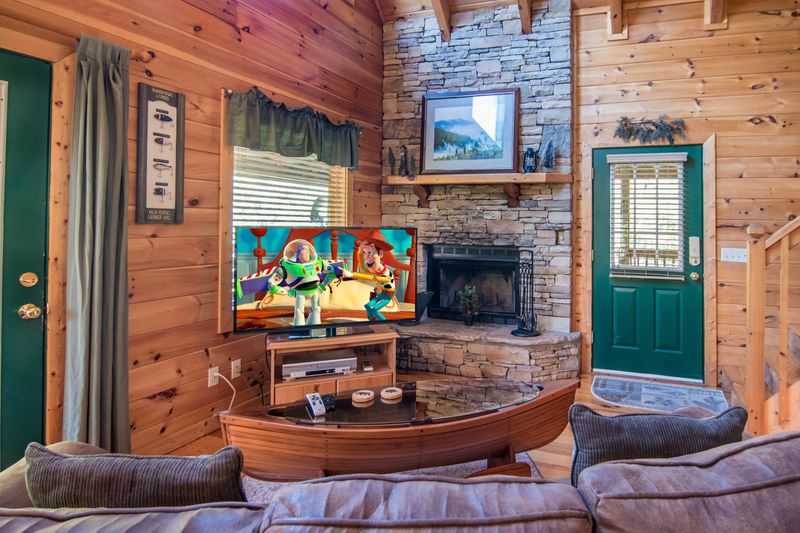4001 Brook Hollow Ln, Sevierville, TN 37862