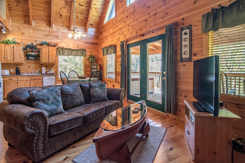 4001 Brook Hollow Ln, Sevierville, TN 37862