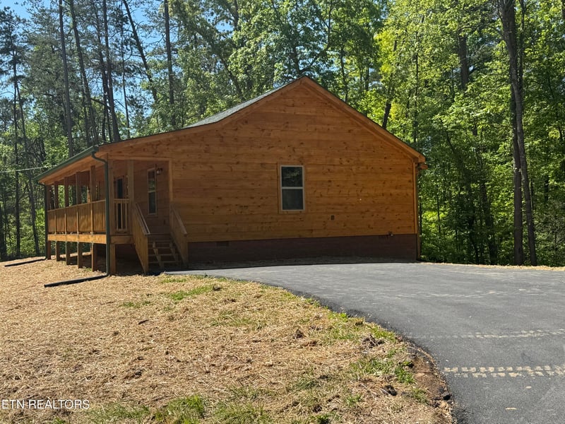 4002 Wears Cove Rd, Sevierville, TN 37862