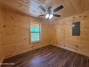 4002 Wears Cove Rd, Sevierville, TN 37862