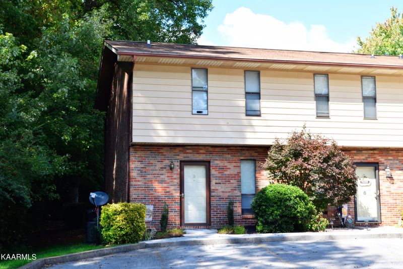 4003 NE Valley View Dr #APT 5, Knoxville, TN 37917
