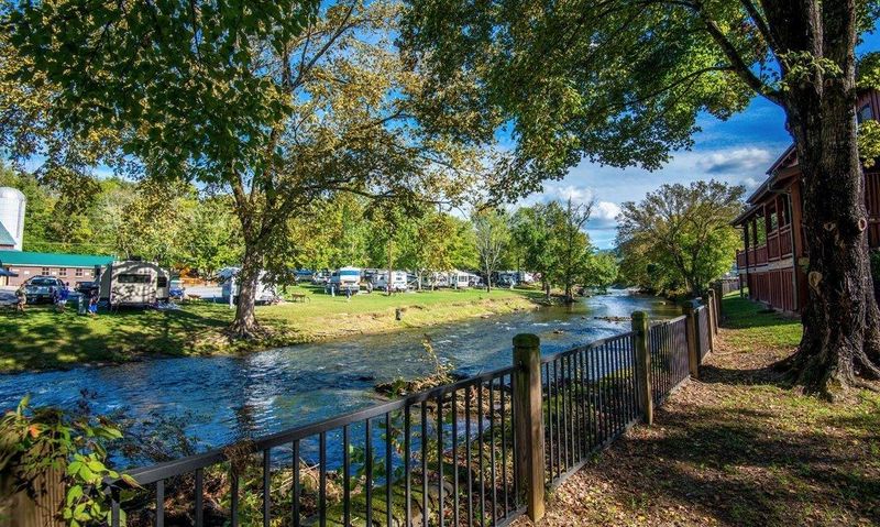 4003 S River Rd, Pigeon Forge, TN 37863