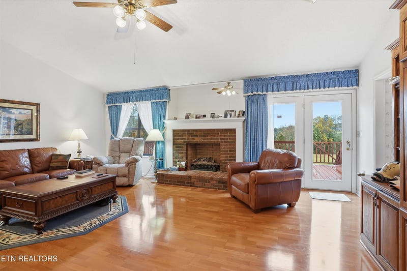 4005 Davis Ford Rd, Maryville, TN 37804