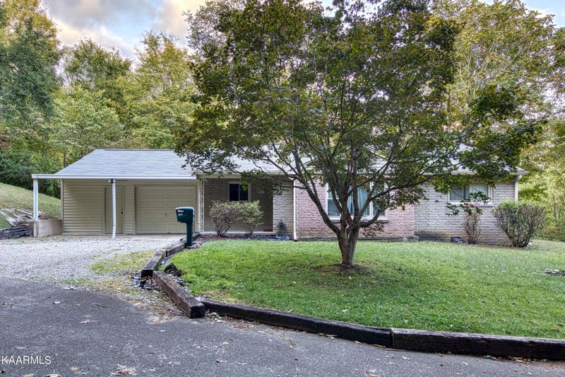 4005 Luwana Rd, Knoxville, TN 37917