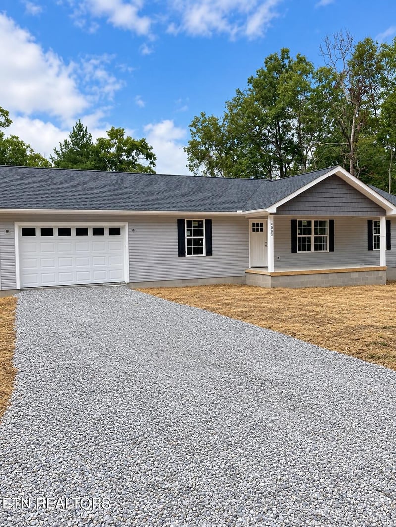 4005 Yellow Knife Dr, Crossville, TN 38572