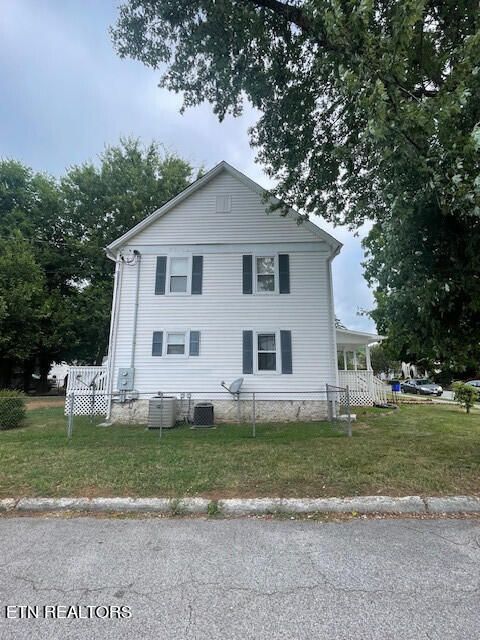 401 Carter Ave, Harriman, TN 37748