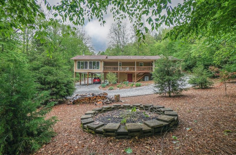 401 Domar Dr, Townsend, TN 37882