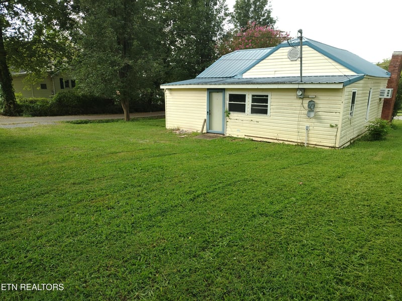 401 E Farrell St, Niota, TN 37826