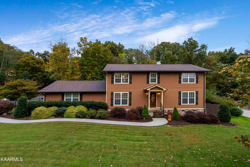 401 Ensign Ln, Knoxville, TN 37934