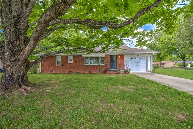 401 Highland Dr, Clinton, TN 37716