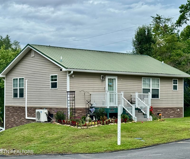 401 Mountain Thrush Dr, Townsend, TN 37882