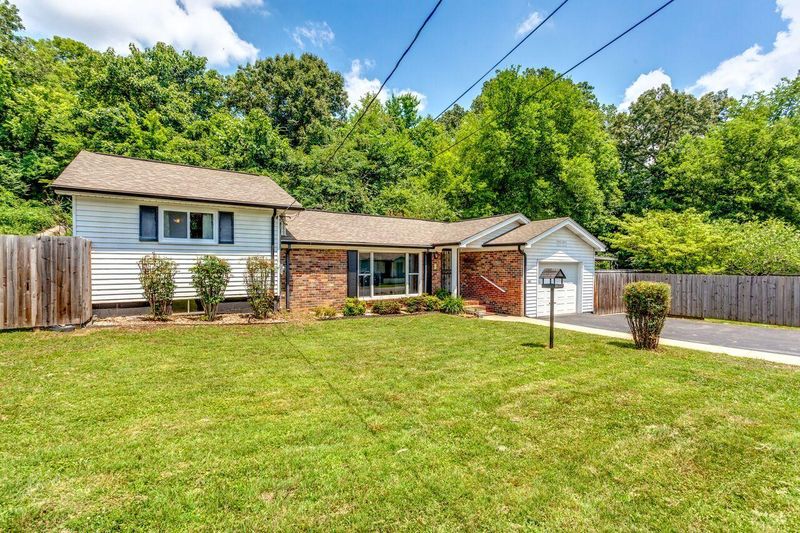 401 N G St, Lenoir City, TN 37771