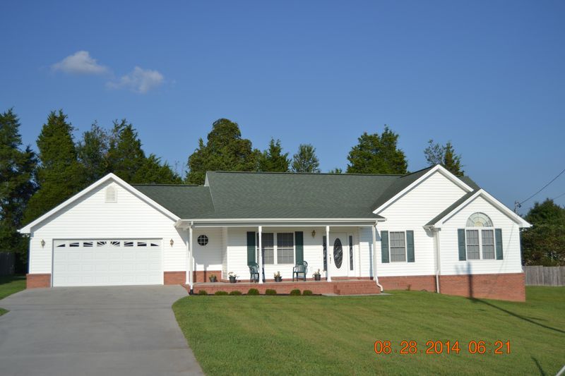 401 Pecan Cir, Corryton, TN 37721