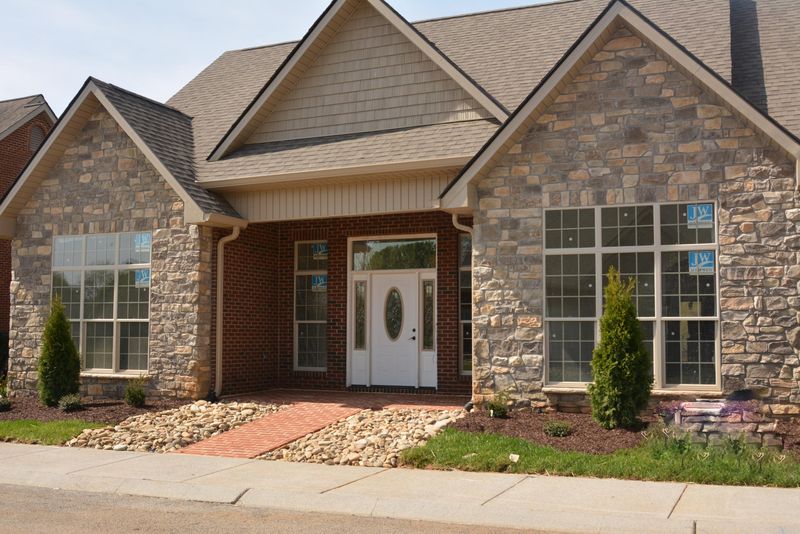 401 Savannah Village Dr, Maryville, TN 37803
