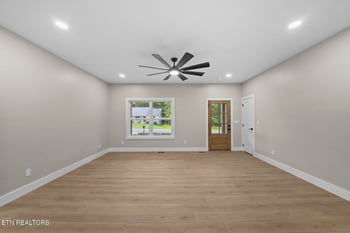 401 St George Dr, Crossville, TN 38558