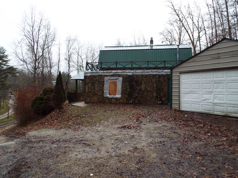 401 Troxel Dr, Oneida, TN 37841