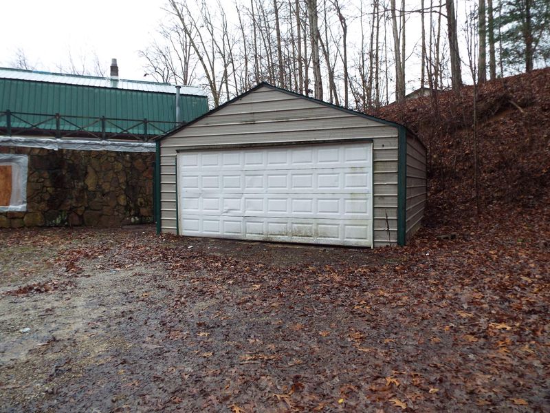 401 Troxel Dr, Oneida, TN 37841
