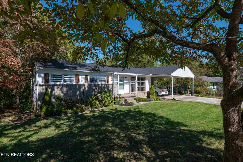 401 W Ridgecrest Dr, Kingston, TN 37763