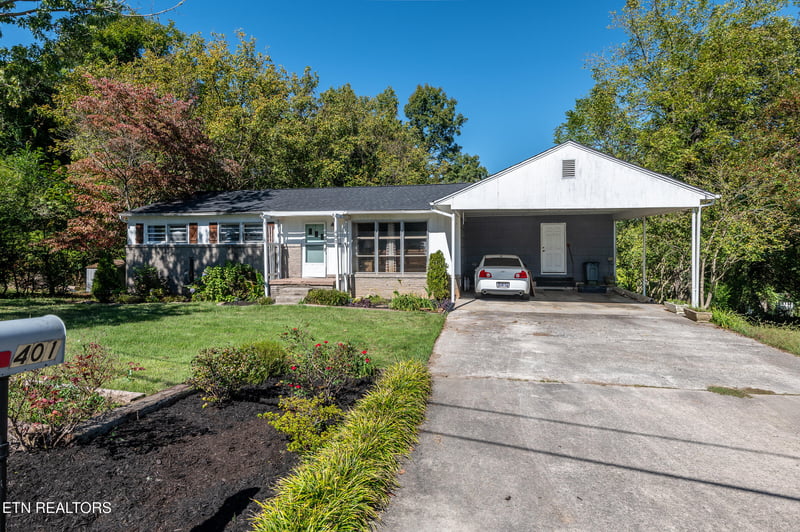 401 W Ridgecrest Dr, Kingston, TN 37763