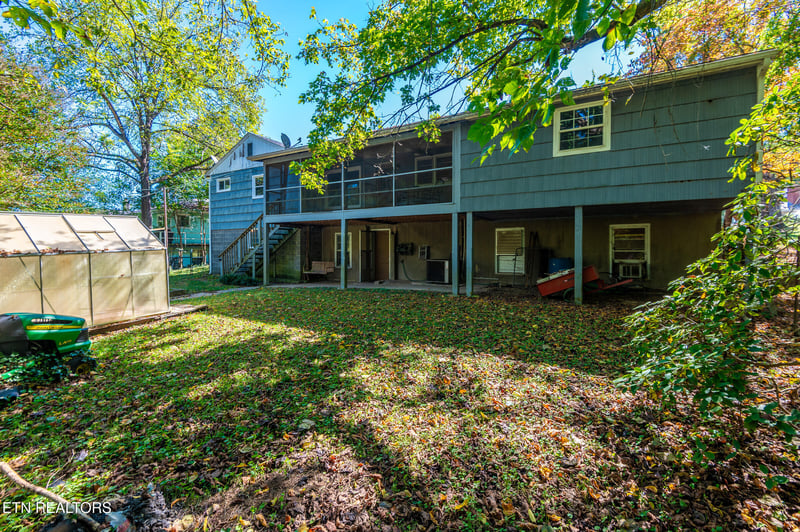 401 W Ridgecrest Dr, Kingston, TN 37763