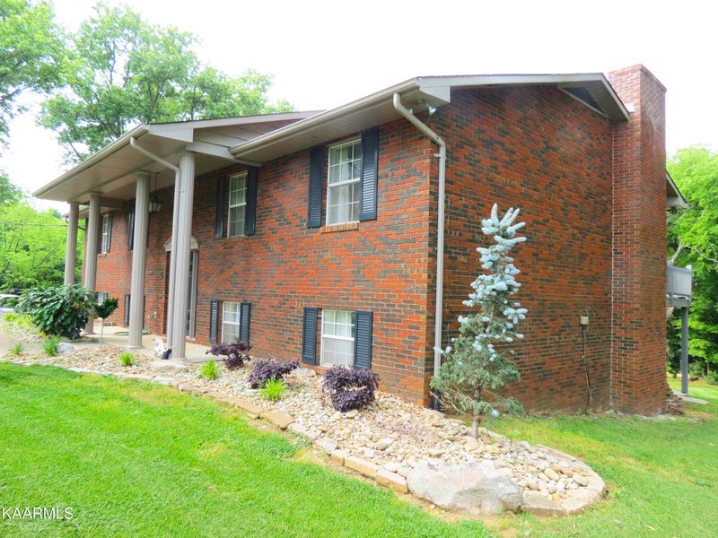4015 Littlebrook Cir, Rockford, TN 37853