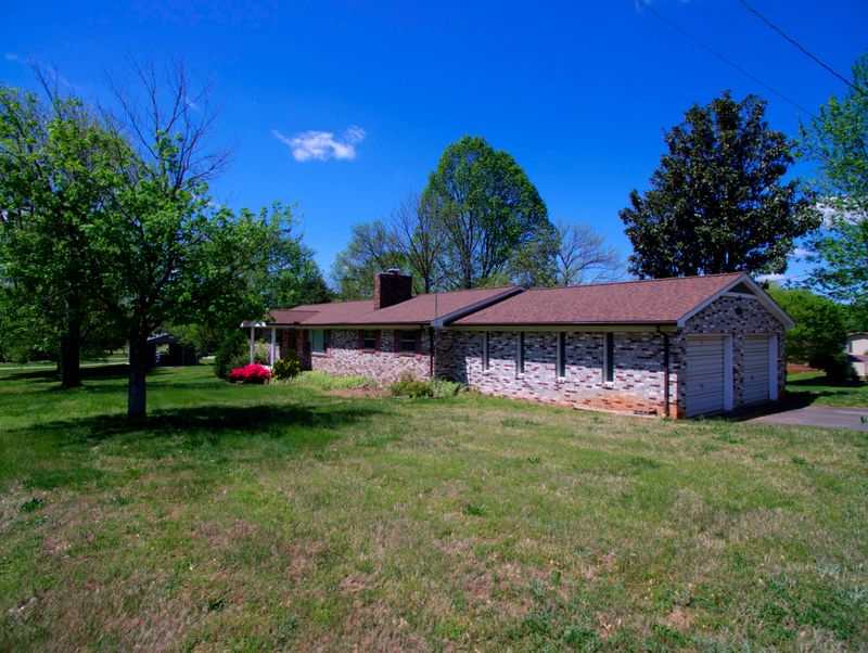 4017 Kimsey St, Rockford, TN 37853