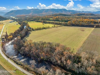 4019 E Lamar Alexander Pkwy, Walland, TN 37886