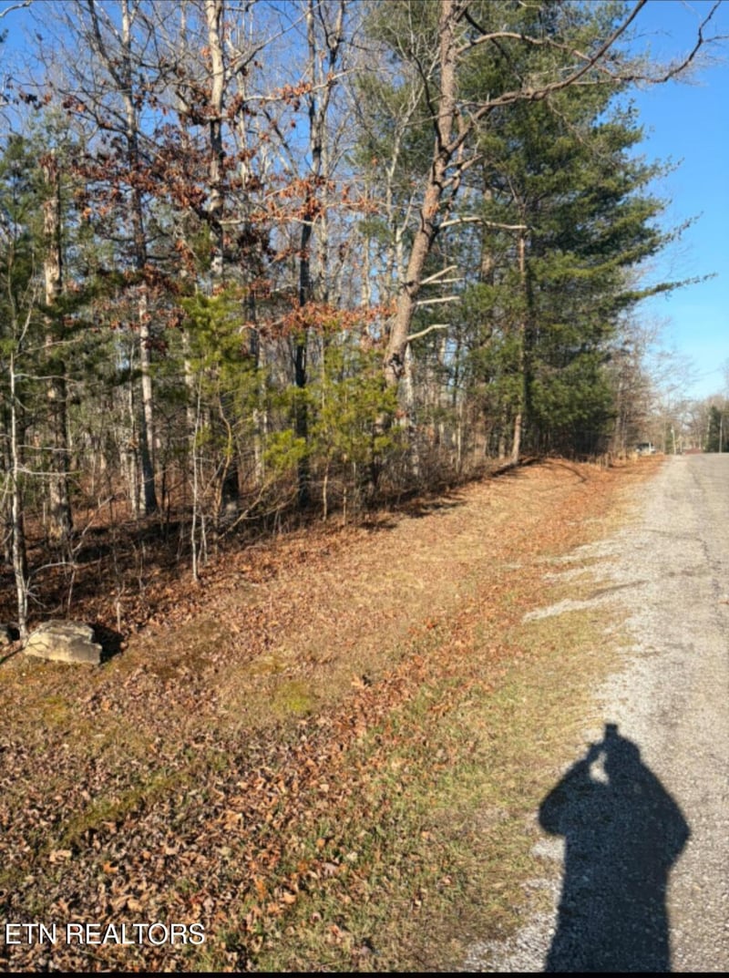 402 Acoma Dr, Crossville, TN 38572
