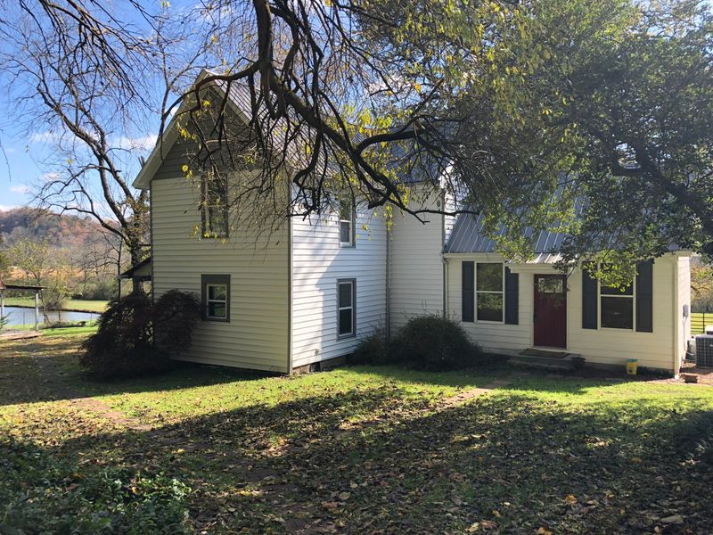 402 Bull Run Valley Dr, Heiskell, TN 37754