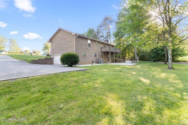 402 Carters Chapel Rd, Lenoir City, TN 37771