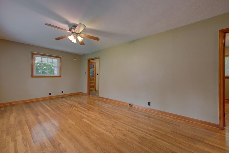 402 Delta St, Clinton, TN 37716