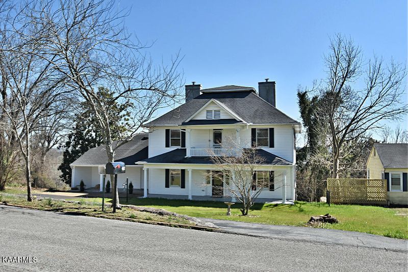 402 E 2nd Ave, Lenoir City, TN 37771