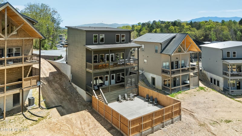 402 Hatchet Way, Pigeon Forge, TN 37863