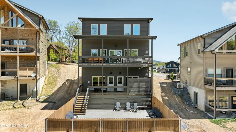 402 Hatchet Way, Pigeon Forge, TN 37863